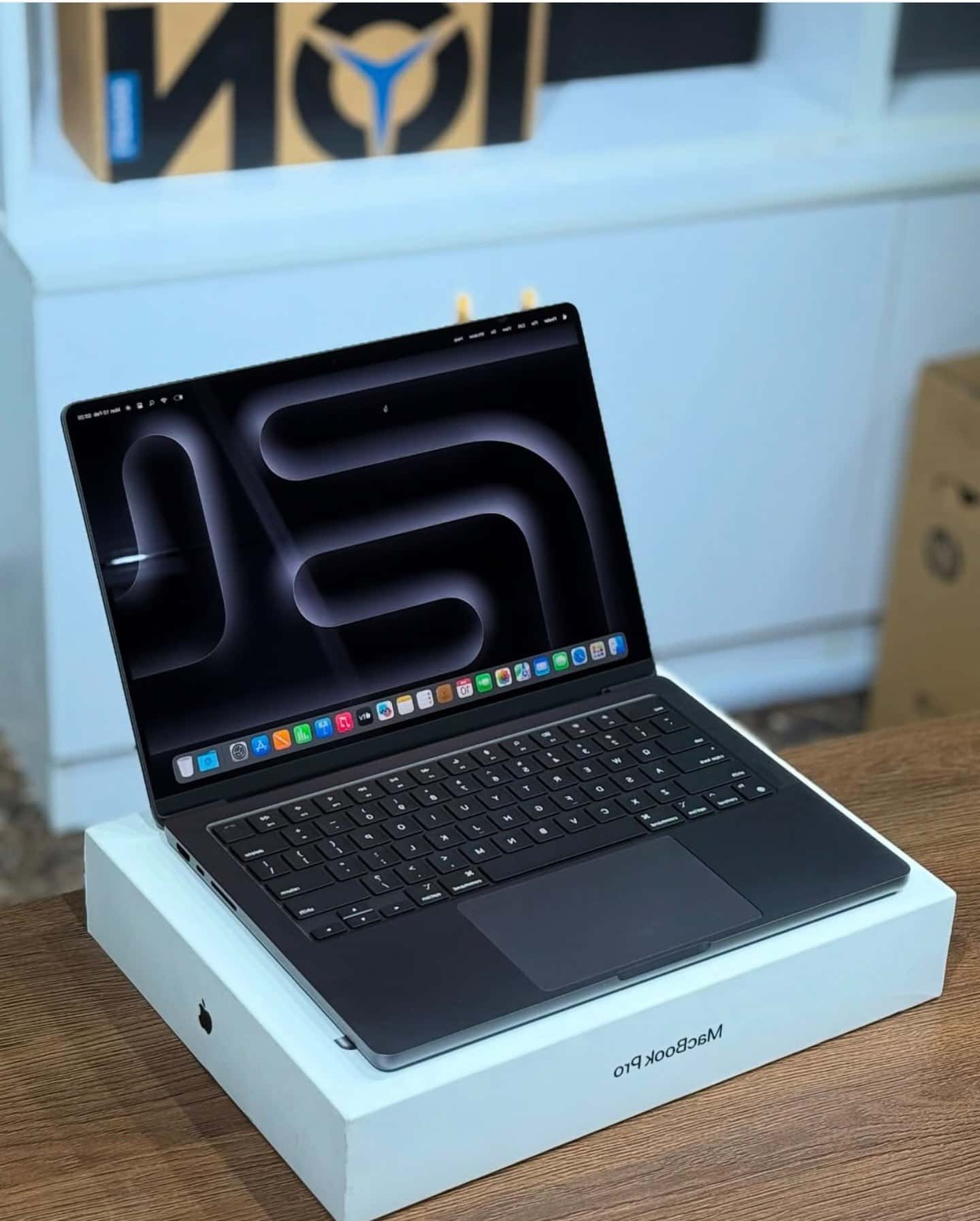 MacBook Pro 14-inch 2024 thumbnail 1