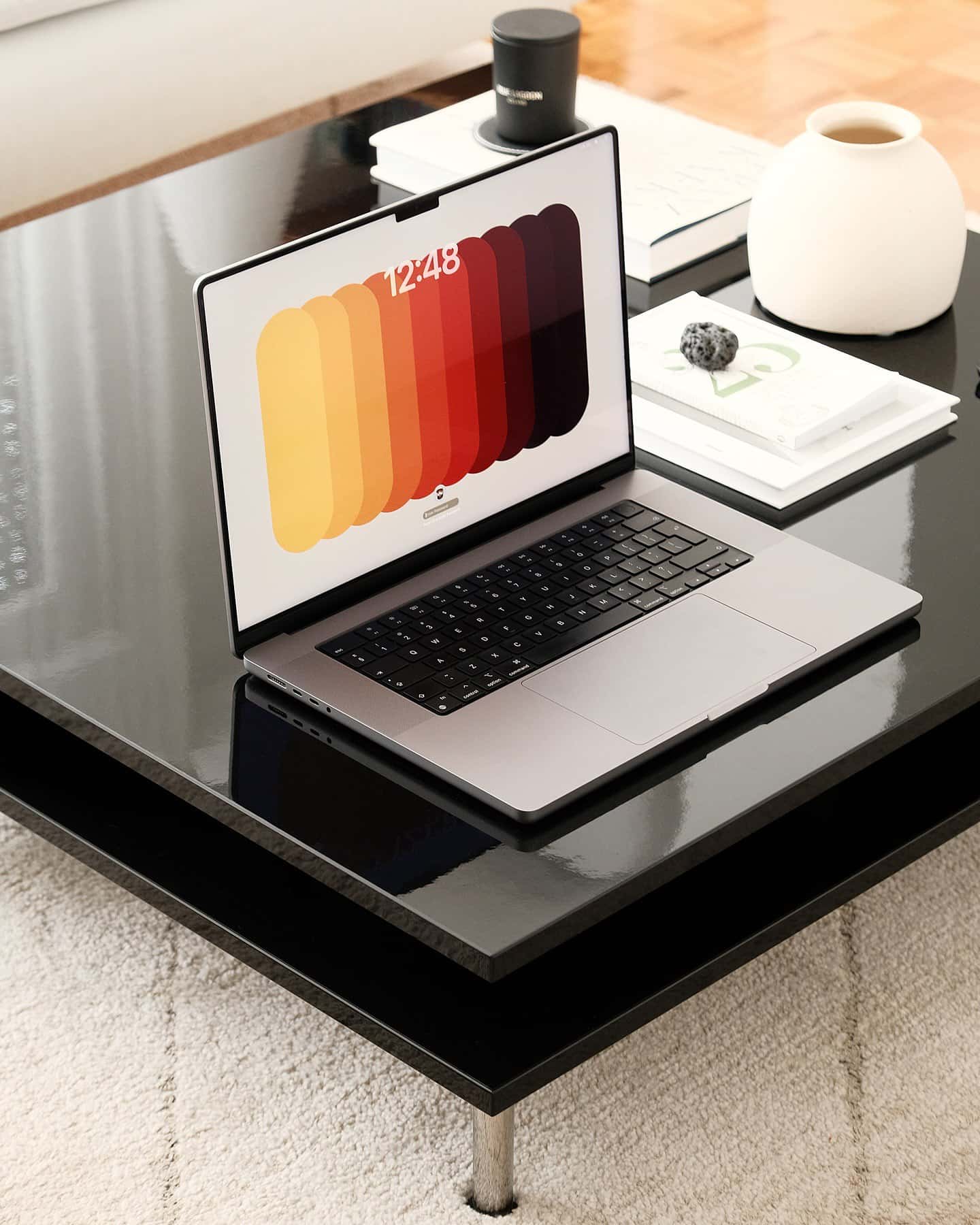 MacBook Pro 14-inch 2024 thumbnail 2