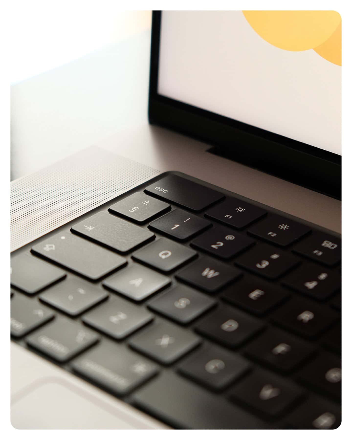 MacBook Pro 14-inch 2024 thumbnail 4