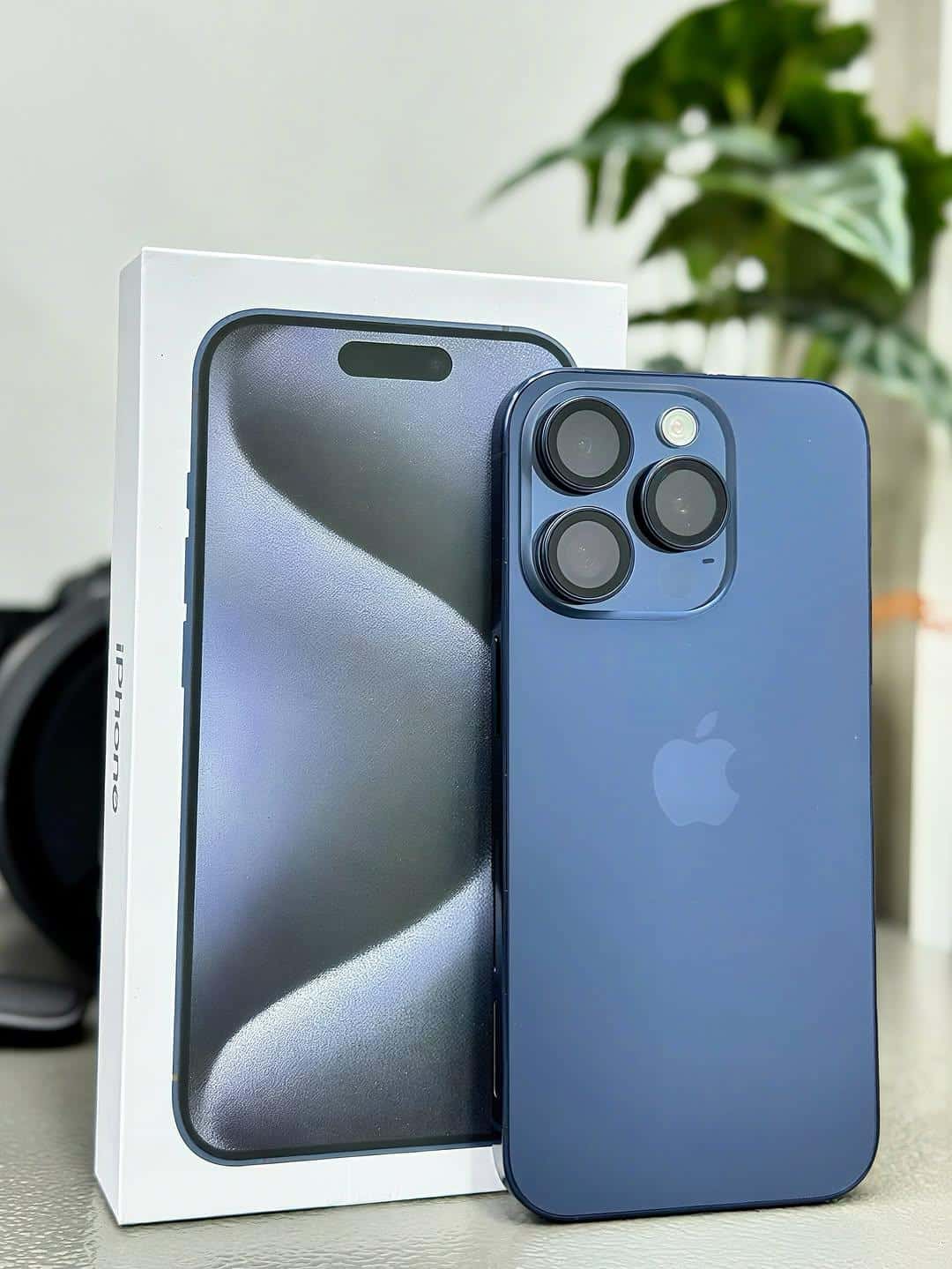 iPhone 15 thumbnail 3