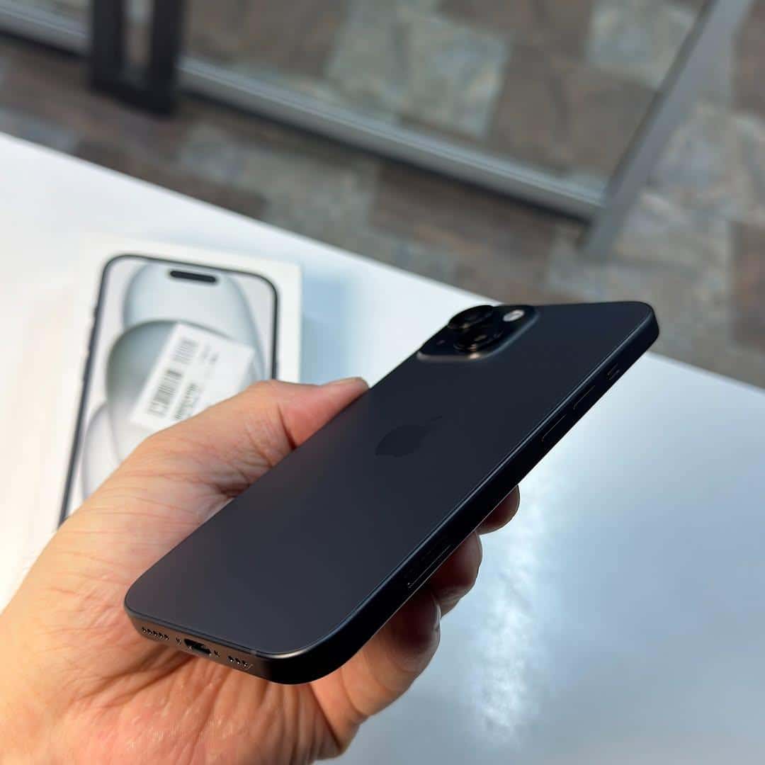 iPhone 15 thumbnail 5