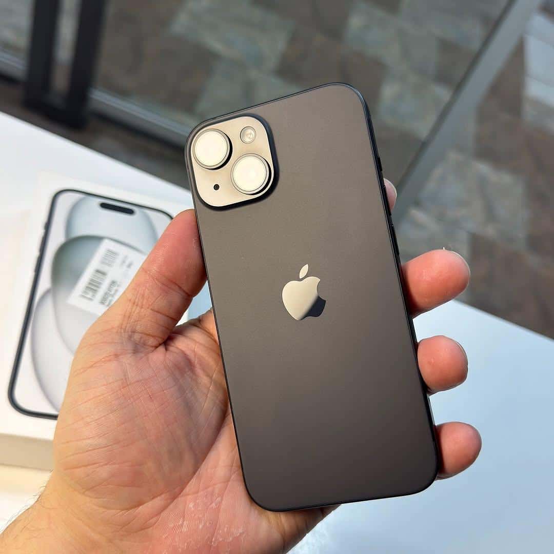 iPhone 15 thumbnail 6