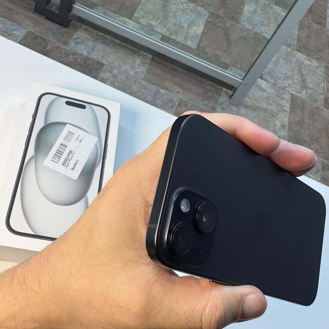 iPhone 15 thumbnail 7