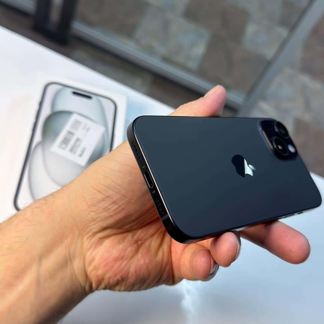 iPhone 15 thumbnail 8